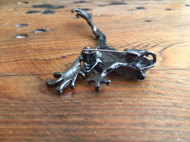 Leaping Frog Green Crystal Lapel Pin