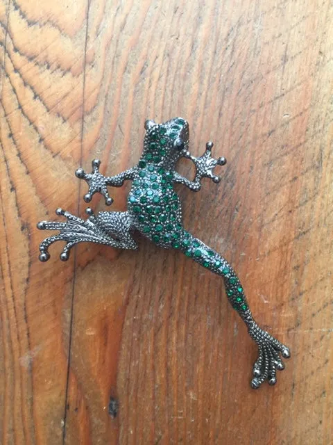 Leaping Frog Green Crystal Lapel Pin